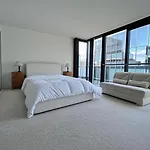 Large Central Modern 3Br Apartment In Quartermile