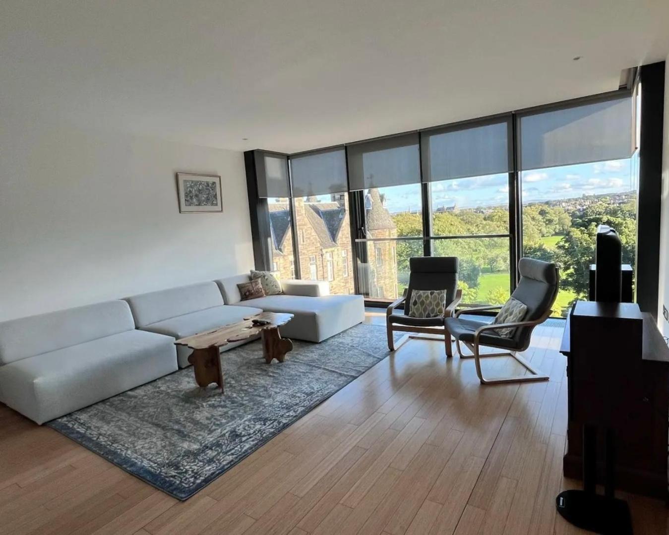 Large Modern 3br In Quartermile Edinburgh